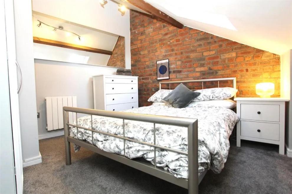 Large New-York Style Penthouse Apartment In Leeds City Centre With Contactless Check In Bagian luar foto